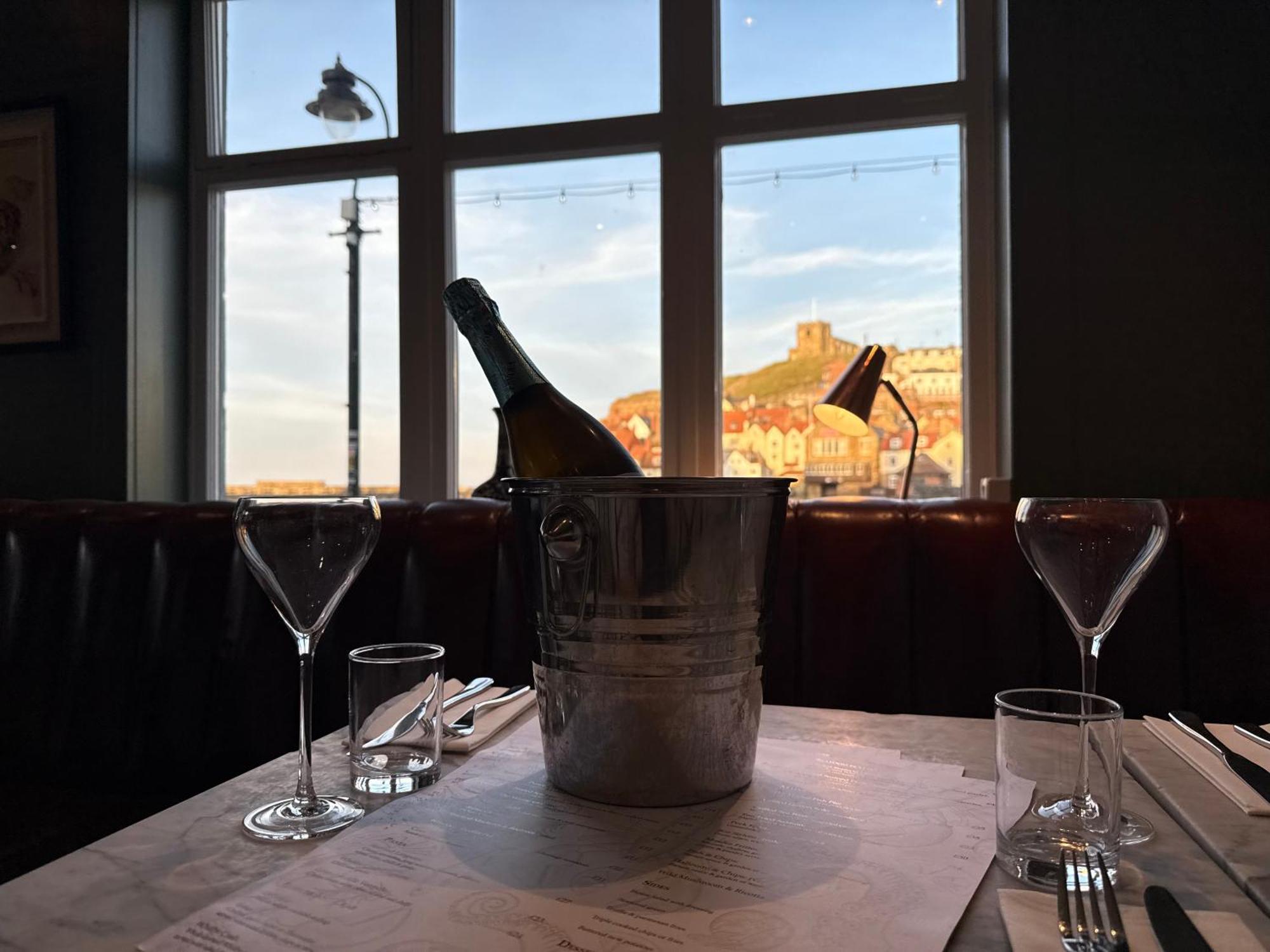 The Marine Hotel & Restaurant Уитби Экстерьер фото